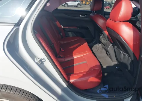 2022 Kia K5 Gt-Line z USA, uszkodzony, nr VIN 5XXG64J29NG107557